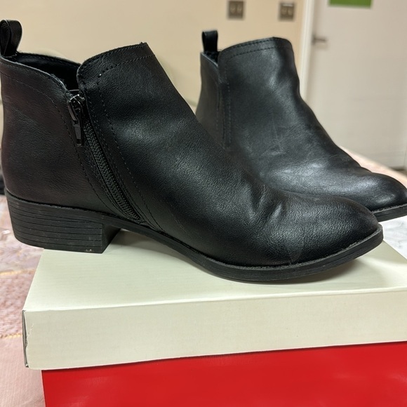 Women's Cadee Ankle Booties - Picture 7 of 7